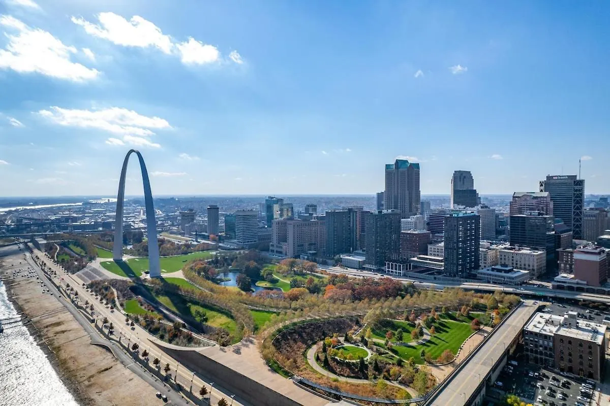 Apartment Stay In Style! Stunning River View - King Bed Saint Louis USA