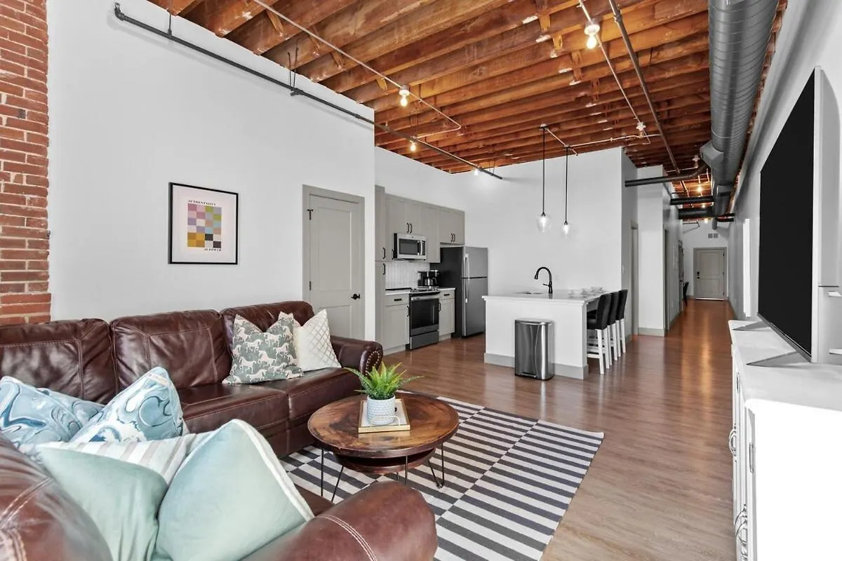Stay In Style! Stunning River View - King Bed Saint Louis